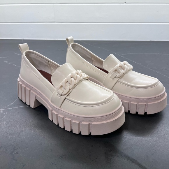 MIA Off-White Platform Loafers. Size 9 w/ Rubber chain detail. Manmade “leather” - Picture 1 of 6